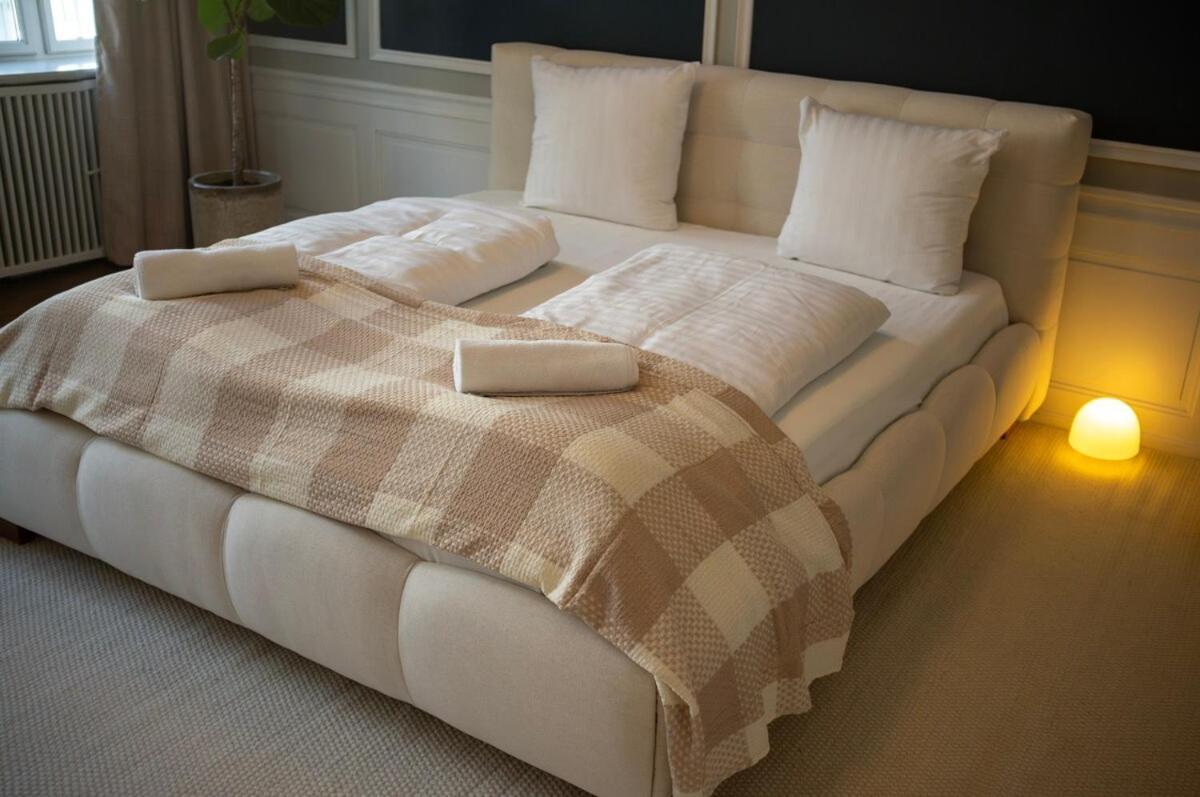 Royal And Luxurious 5br *